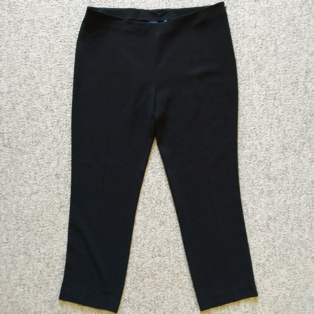 Smooth fit black ankle pants, made in Italy